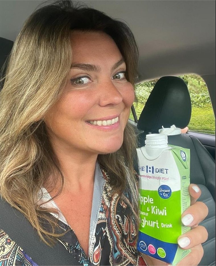 Aneta with a 1:1 Diet Shake 'n' Go drink